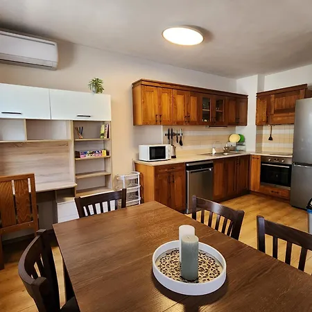 Appartement Trinity & Pool With Near Center