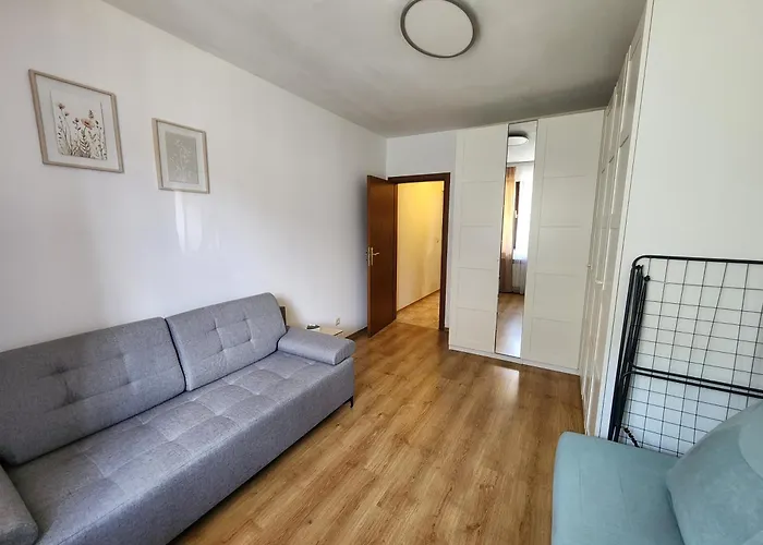 Trinity & Pool With Near Center *