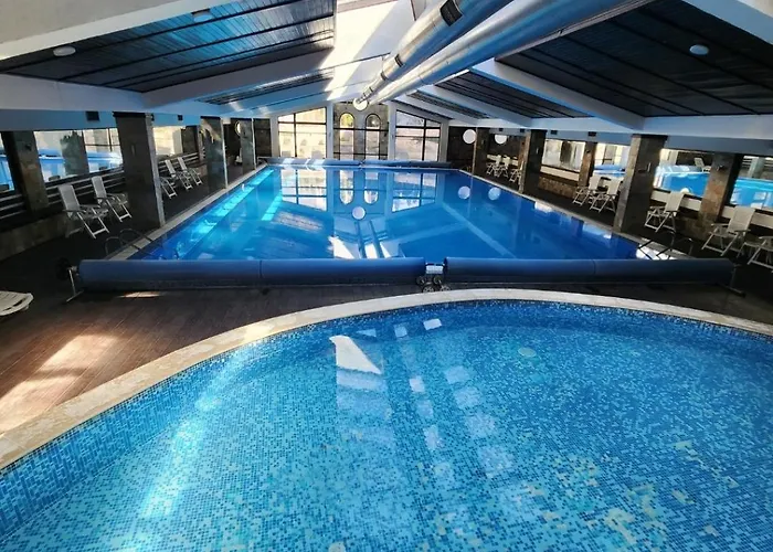 Apartment Trinity & Pool With Near Center