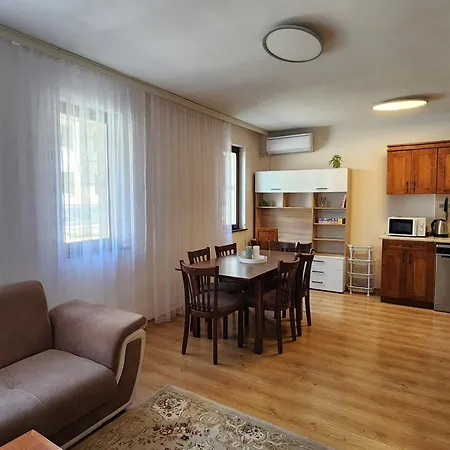 Апартамент Trinity & Pool With Near Center Банско