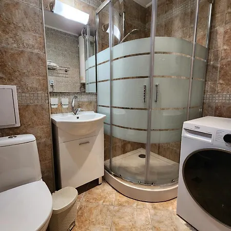 Trinity & Pool With Near Center *