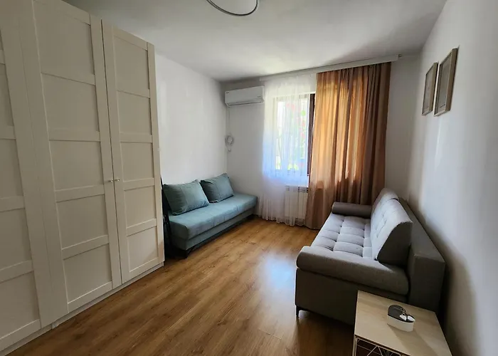 Апартамент Trinity & Pool With Near Center